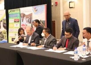 Signing of the MoU at the ActionInvest Caribbean inaugural ceremony/CTH launch event. Included in the image are representatives from Marriott, Ramada, GTA, THAG.